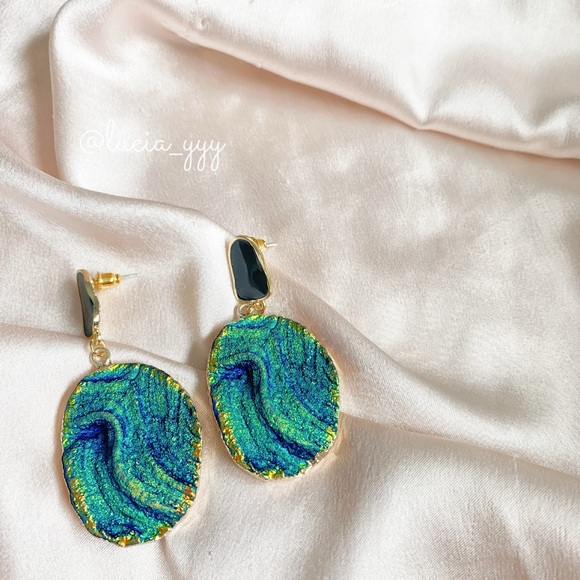 Ocean inspired stylish earrings - Picture 3 of 6